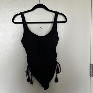 VINCE CAMUTO ONE PIECE SWIMSUIT